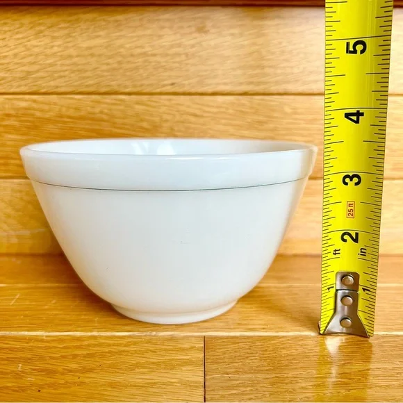 1.5 Pint PYREX 401 Mixing Bowl Serving Bowl Ovenware Milk White - Picture 2 of 15